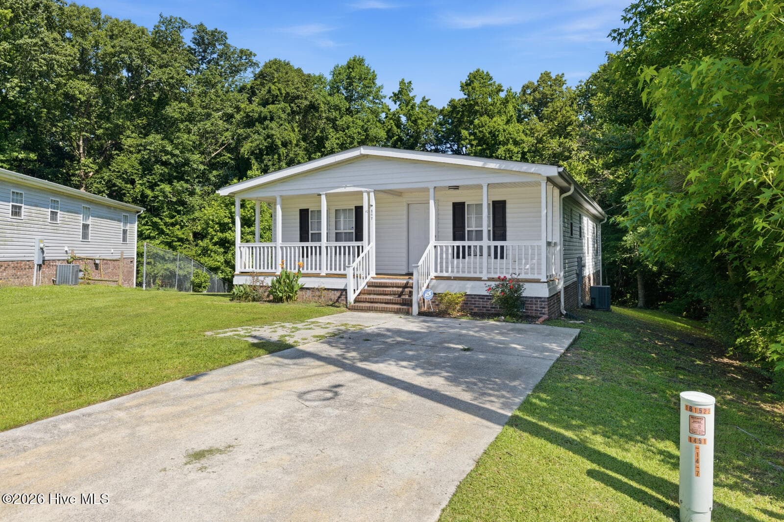 Front of 307 Shipmans Pike, Jacksonville, NC 28546