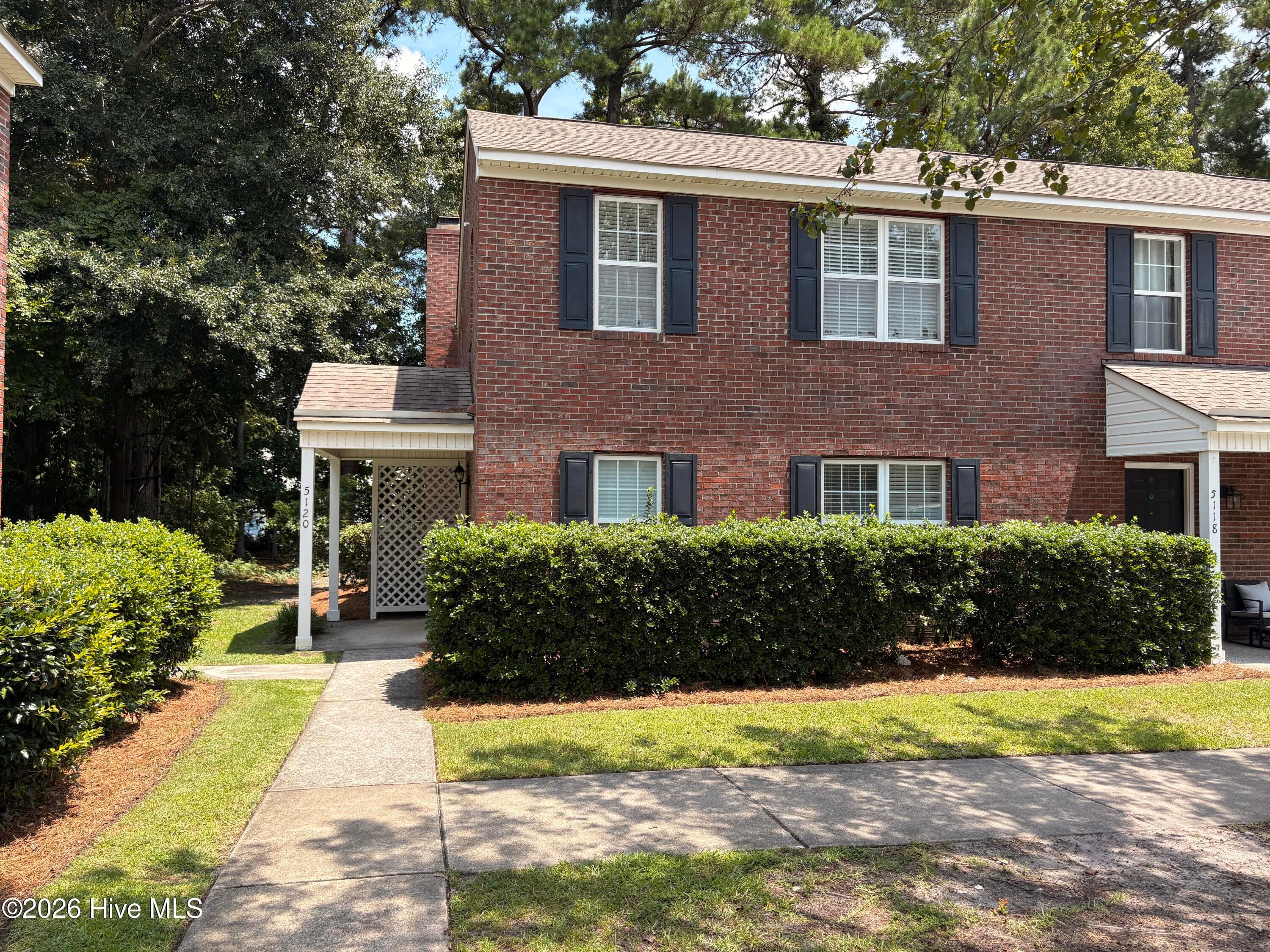 Front of 5120 Lamppost Circle, Wilmington, NC 28403
