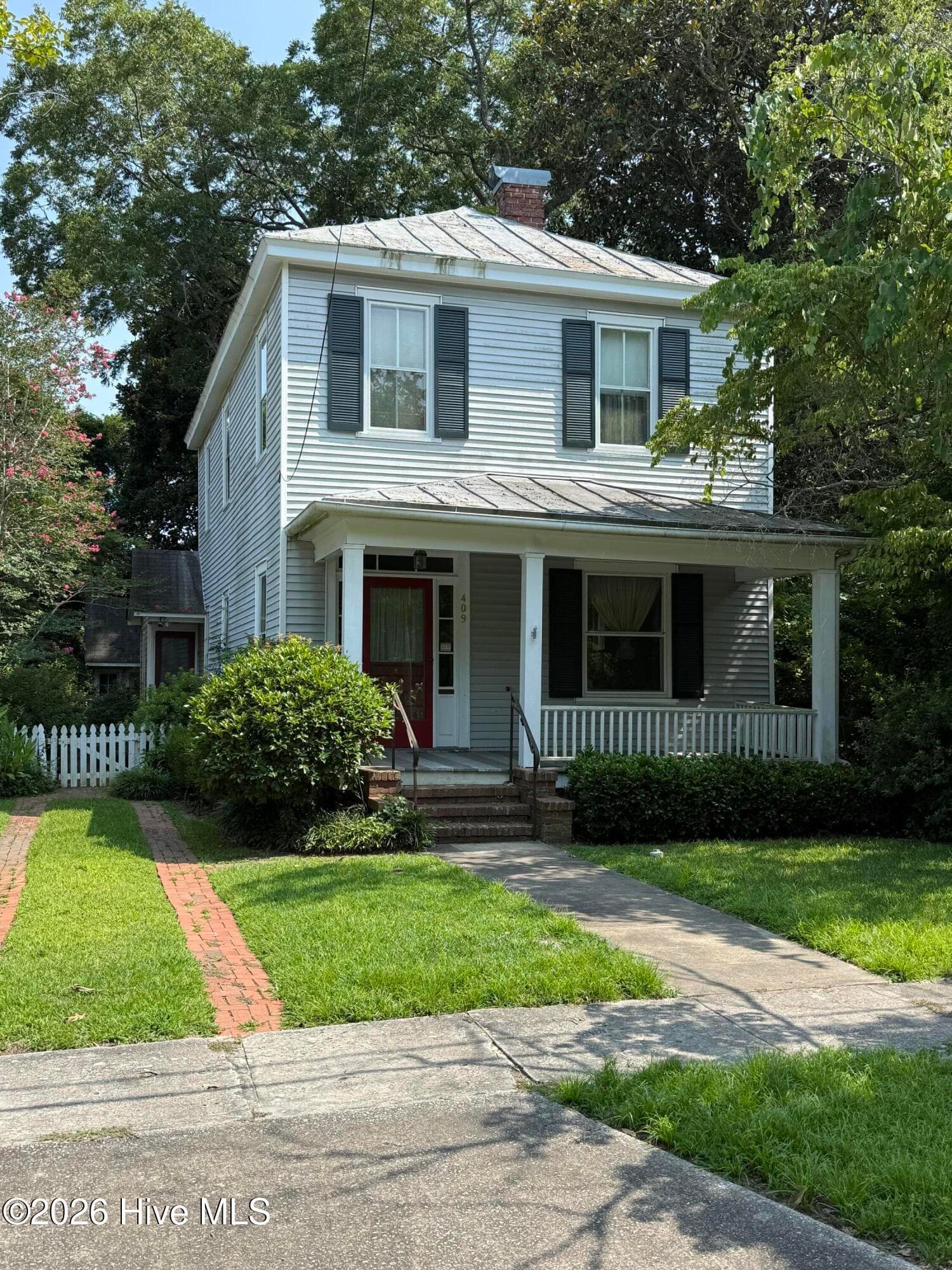 Front of 409 Avenue C, New Bern, NC 28560