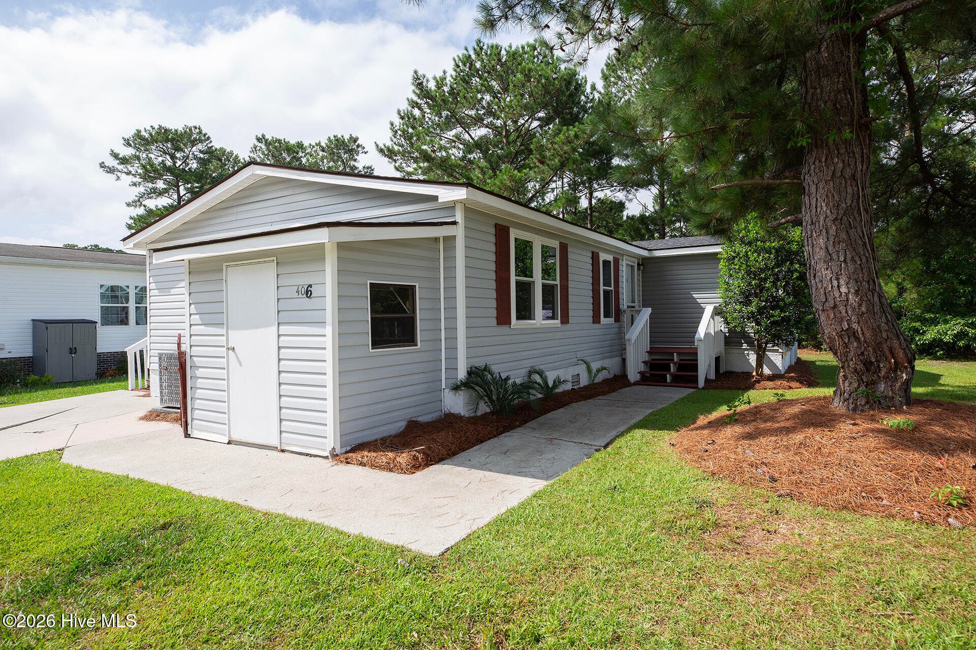 Exterior of 406 Ensign Court, Hampstead, NC 28443