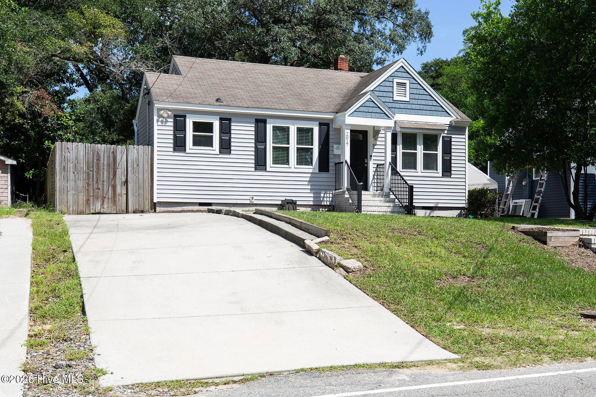 Front of 2017 Burnett Boulevard, Wilmington, NC 28401