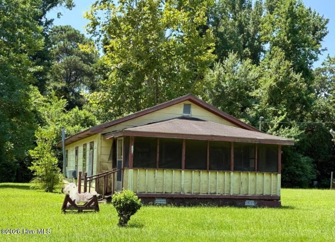 Front of 217 75 W South Street, Rose Hill, NC 28458