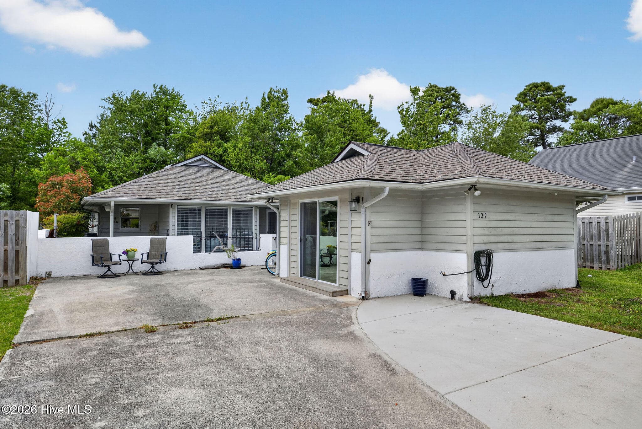 Front of 129 Red Bird Lane, Hampstead, NC 28443