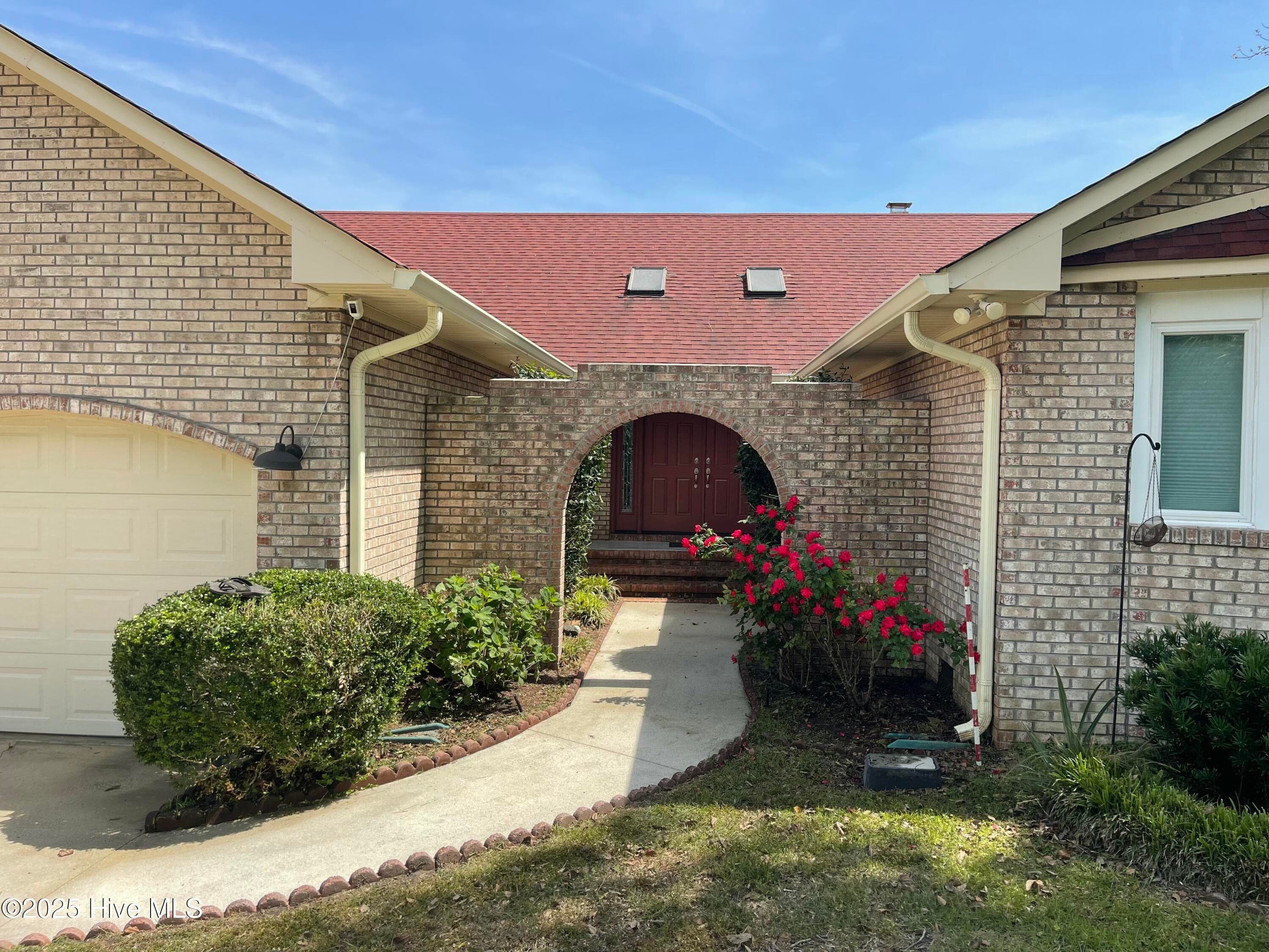 Front of 995 Chadwick Shores Drive, Sneads Ferry, NC 28460