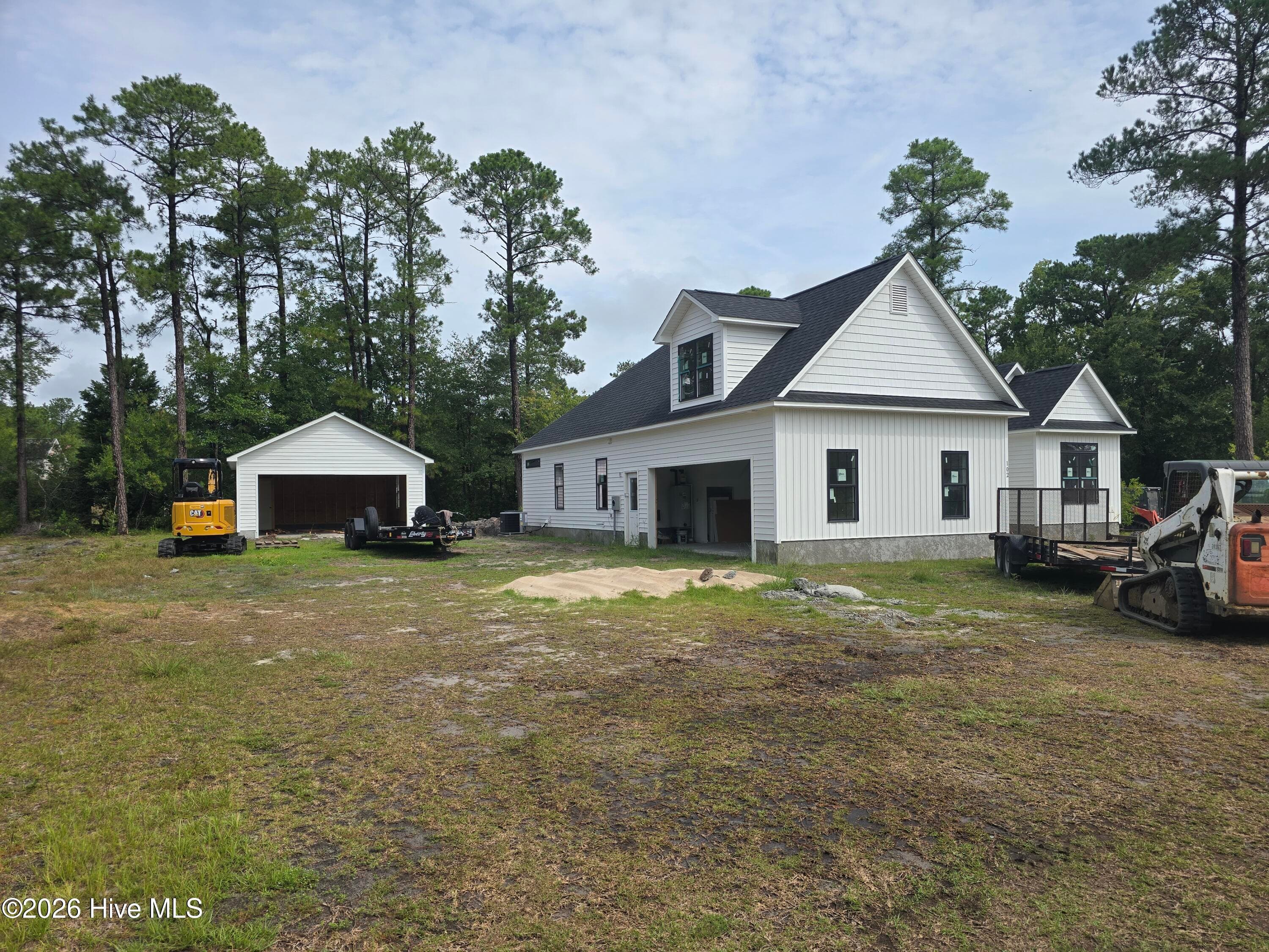 Front of 102 Dottie Lane, Hampstead, NC 28443
