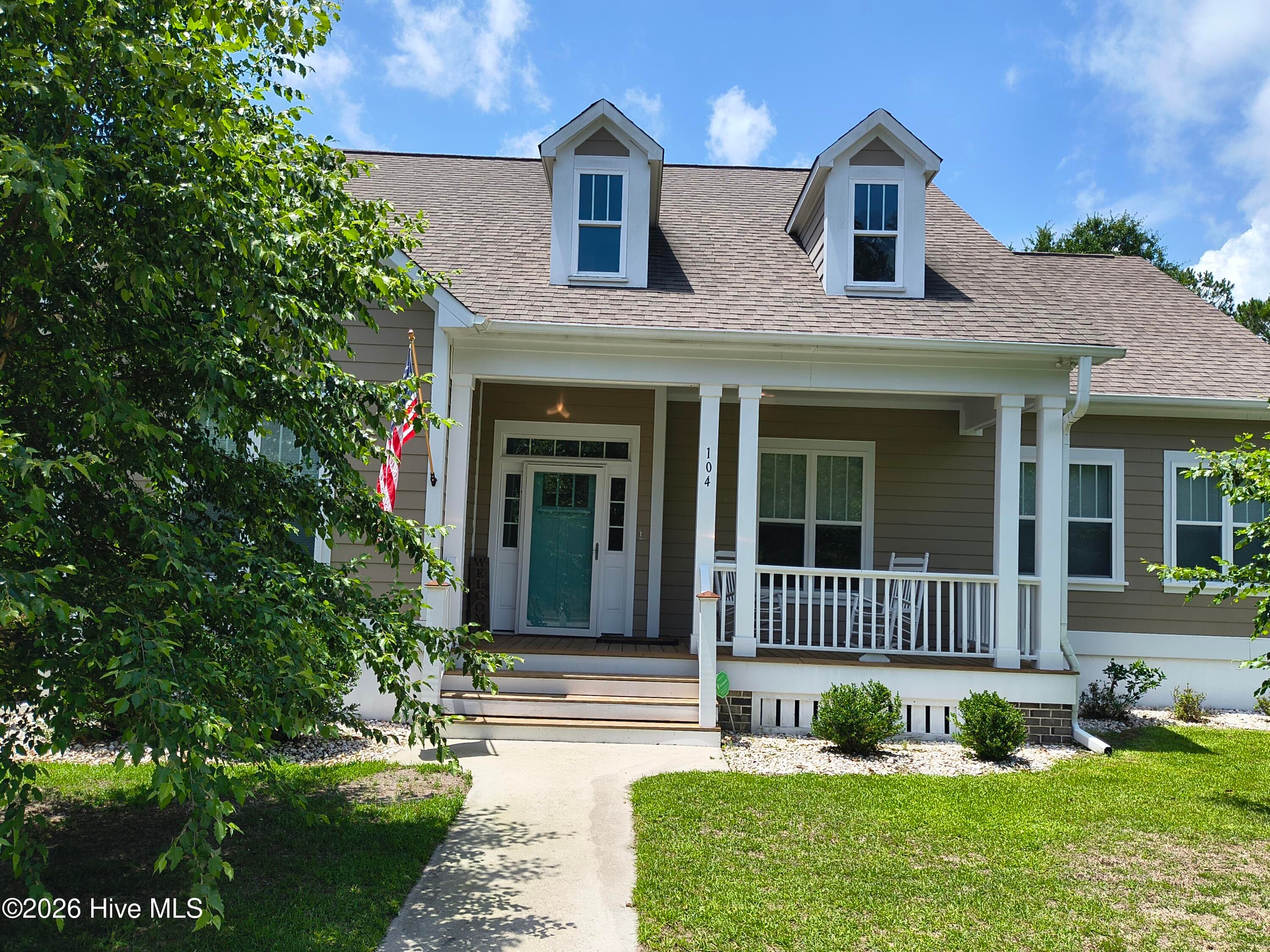 Front of 104 Queens Harbor Drive, Swansboro, NC 28584