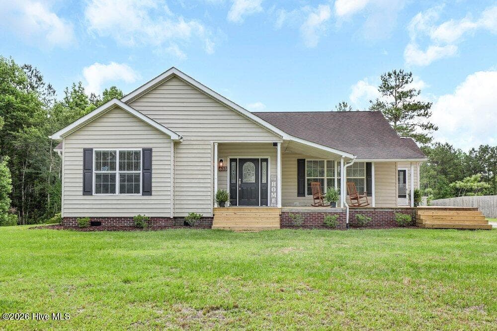 Exterior of 635 Cross Creek Drive, Hampstead, NC 28443