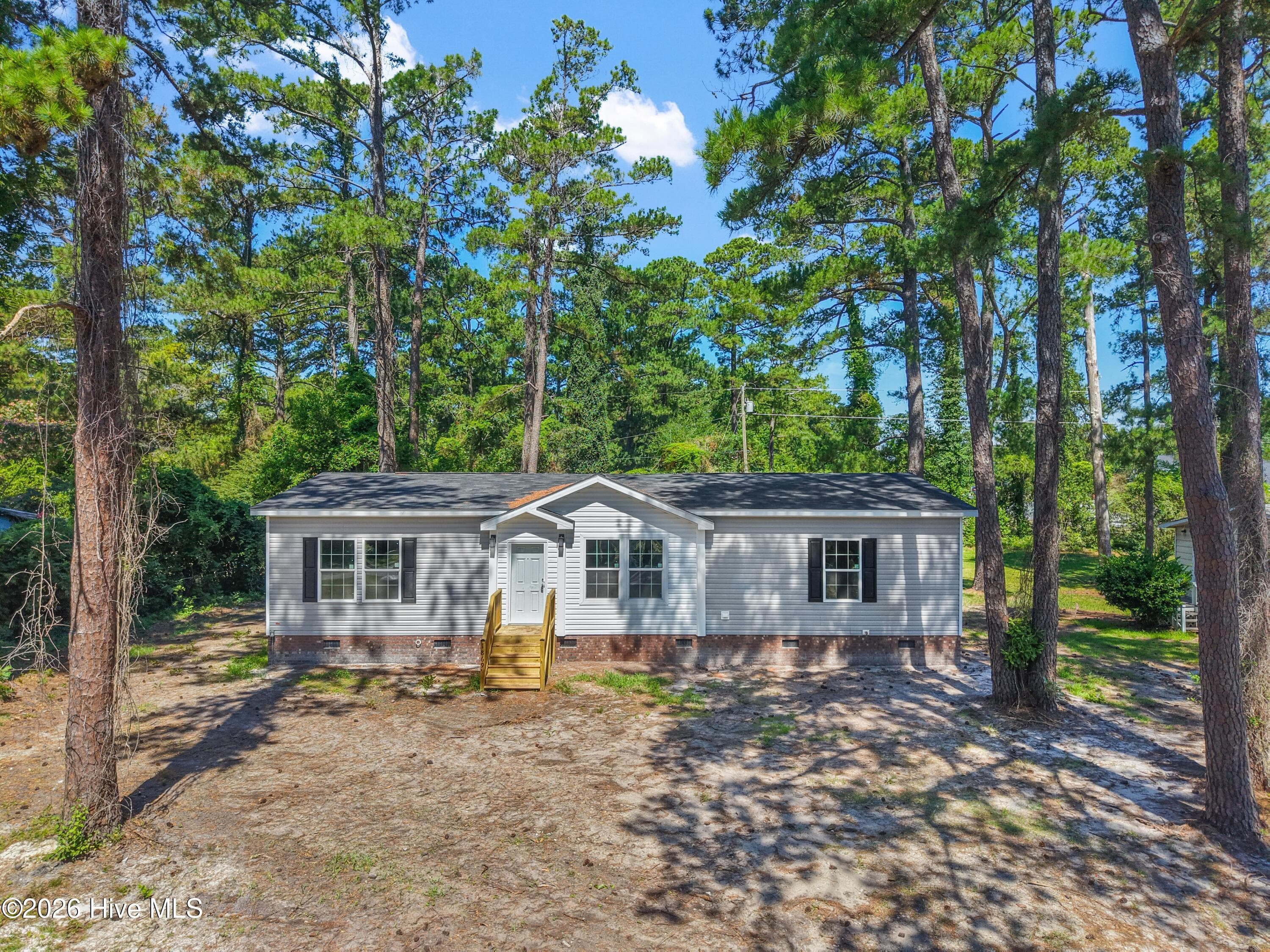 Front of 1869 Mission Hills Drive, Wilmington, NC 28405