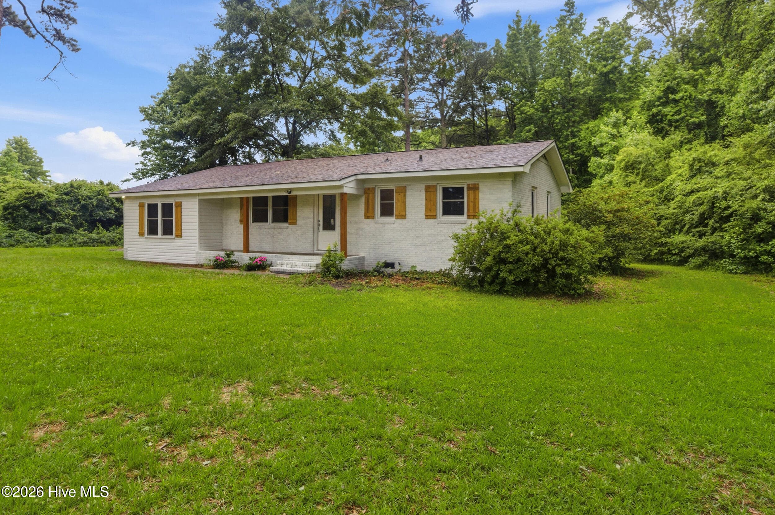 Front of 3825 N Us 17 Highway, New Bern, NC 28560