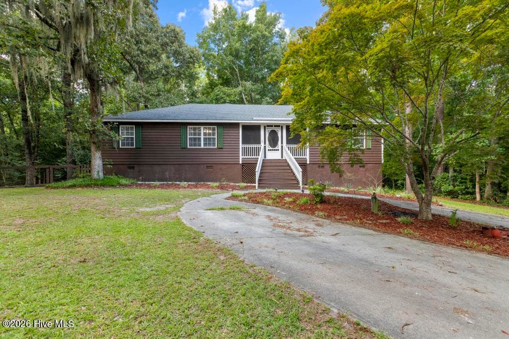 Front of 509 Maize Court, Hubert, NC 28539