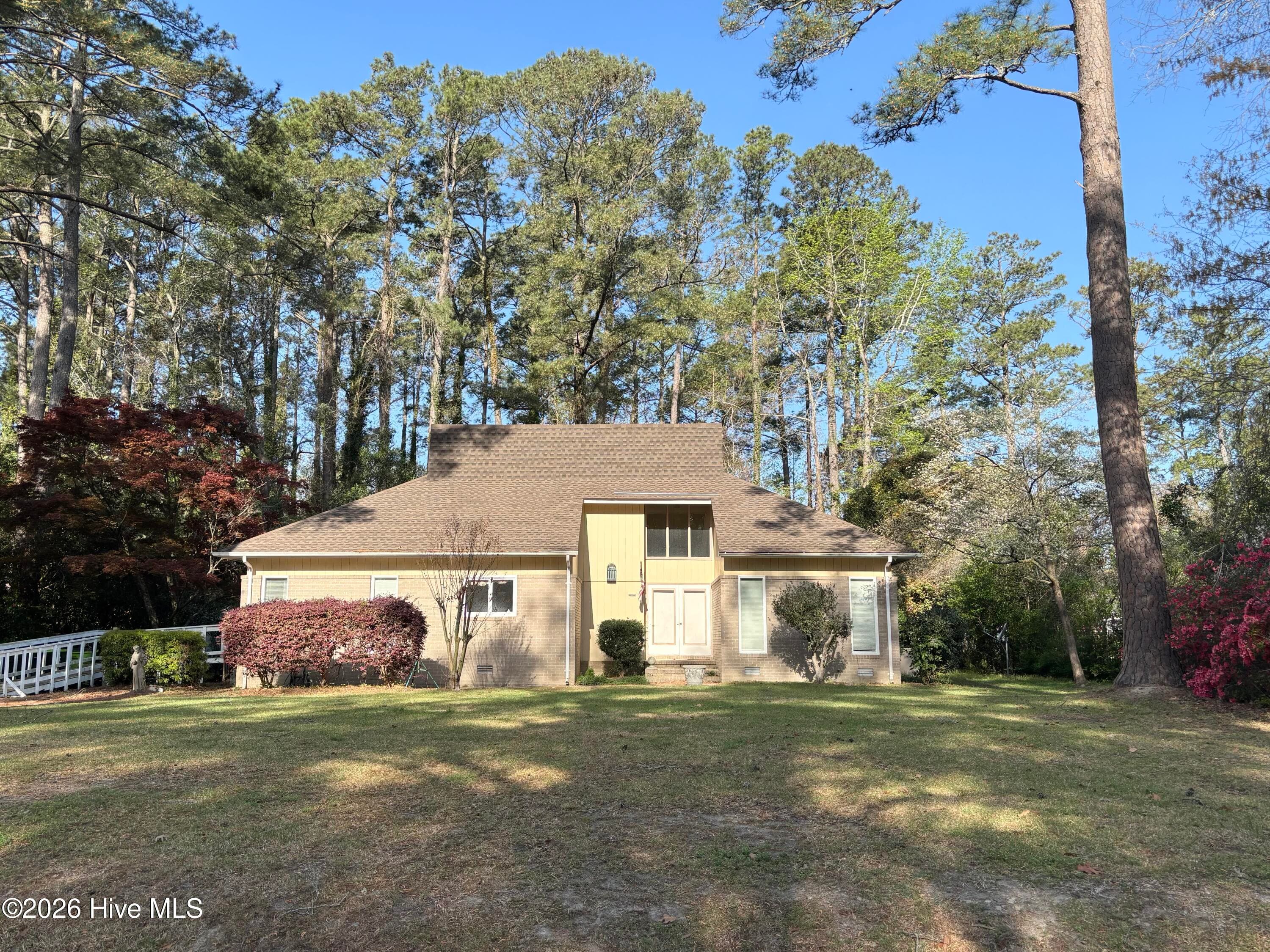 Front of 4512 W Fairway Drive, Trent Woods, NC 28562