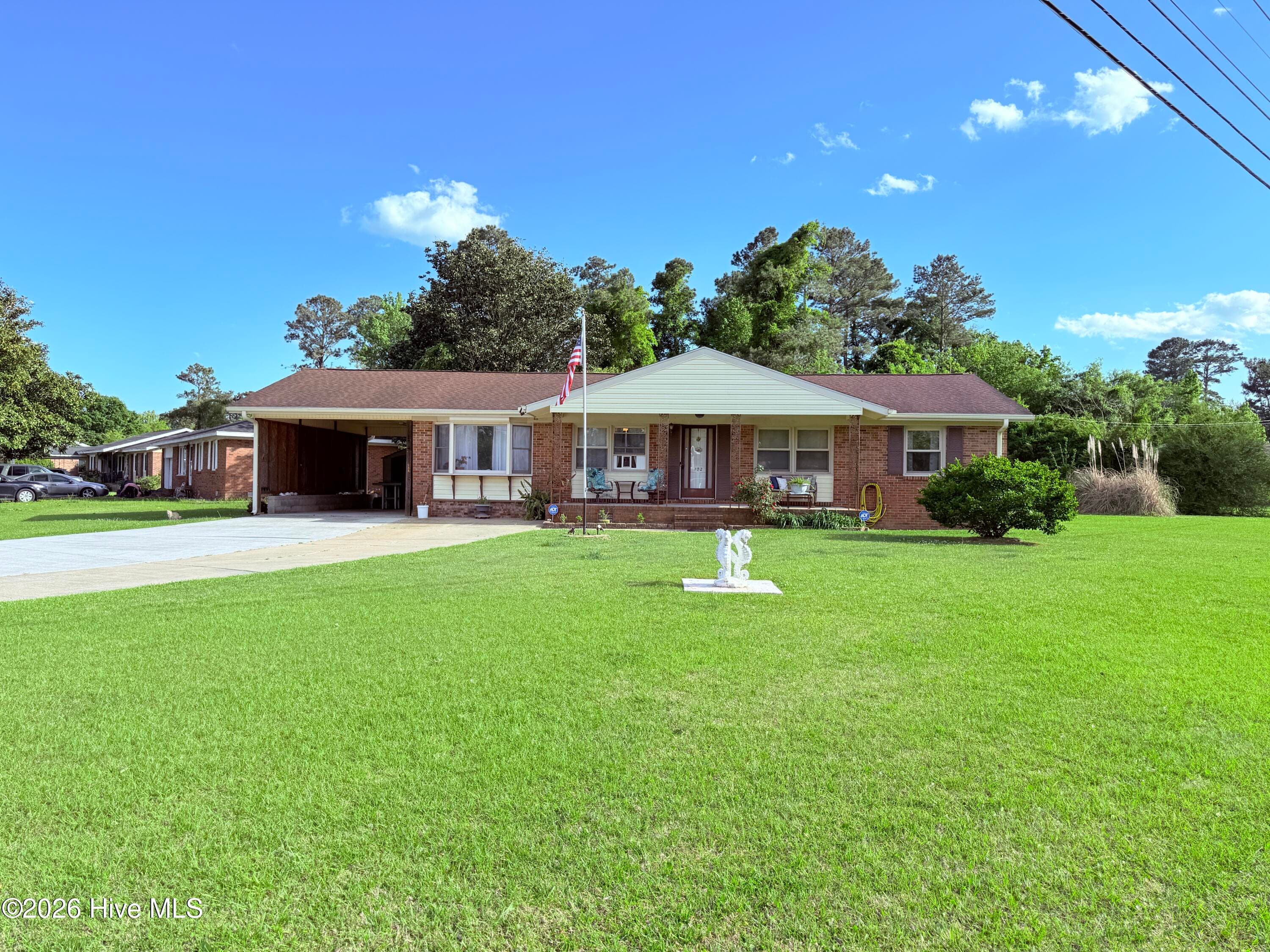 Front of 102 Yorkshire Drive, Jacksonville, NC 28546