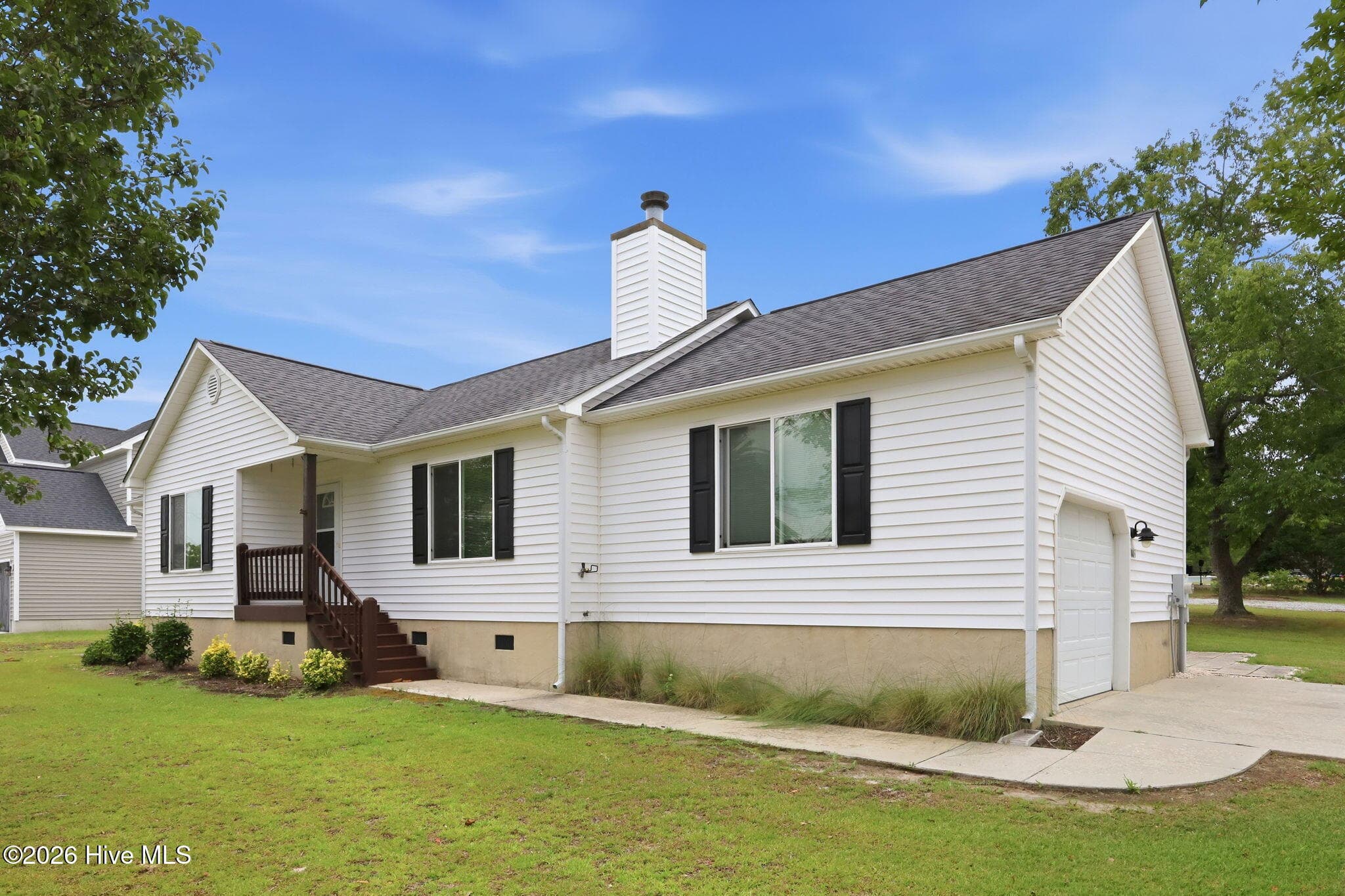 Front of 803 Wood Creek Drive, Hubert, NC 28539