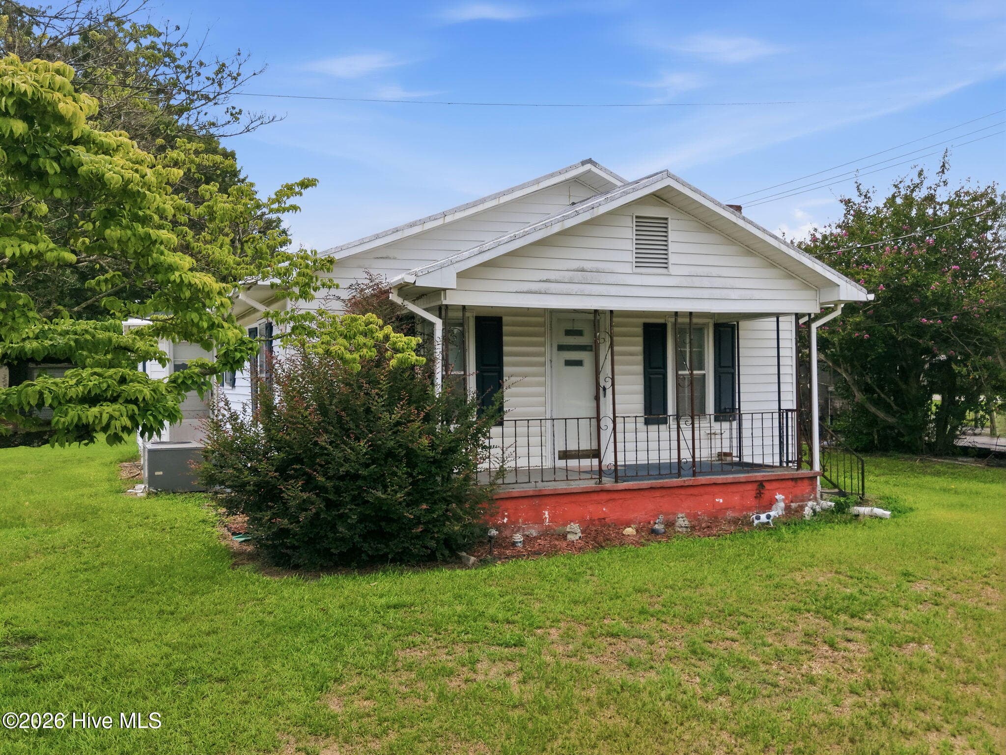Front of 113 E 1st Street, Kinston, NC 28504