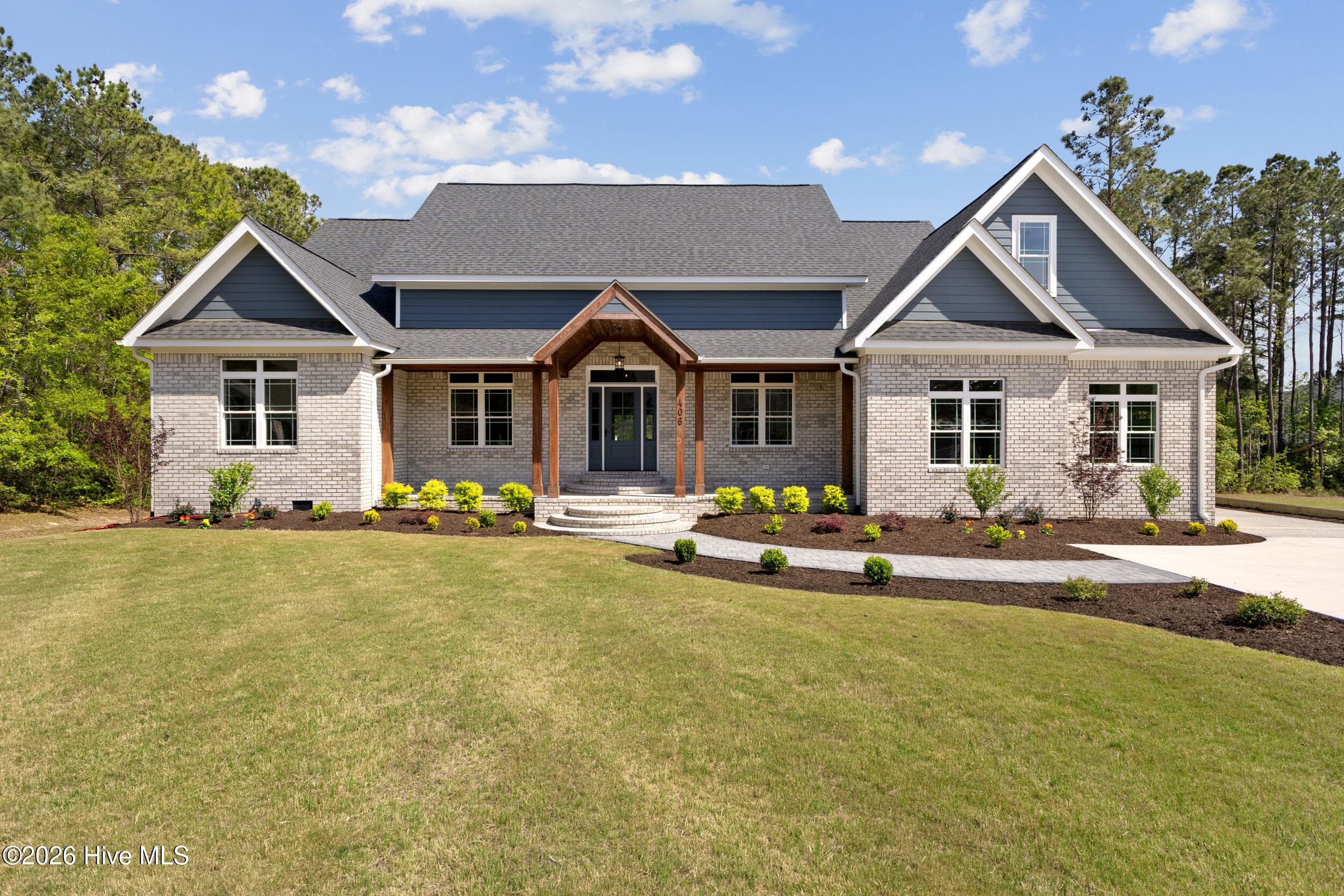 Exterior of 406 Compass Point, Hampstead, NC 28443