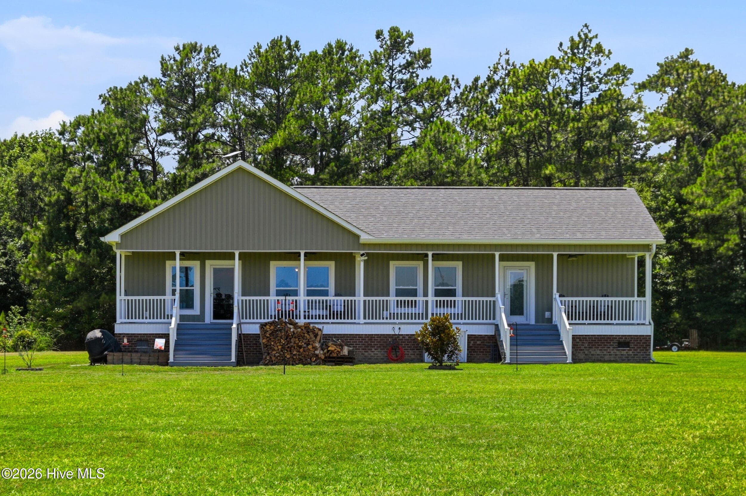 Front of 269 Wh Conway Lane, Hubert, NC 28539