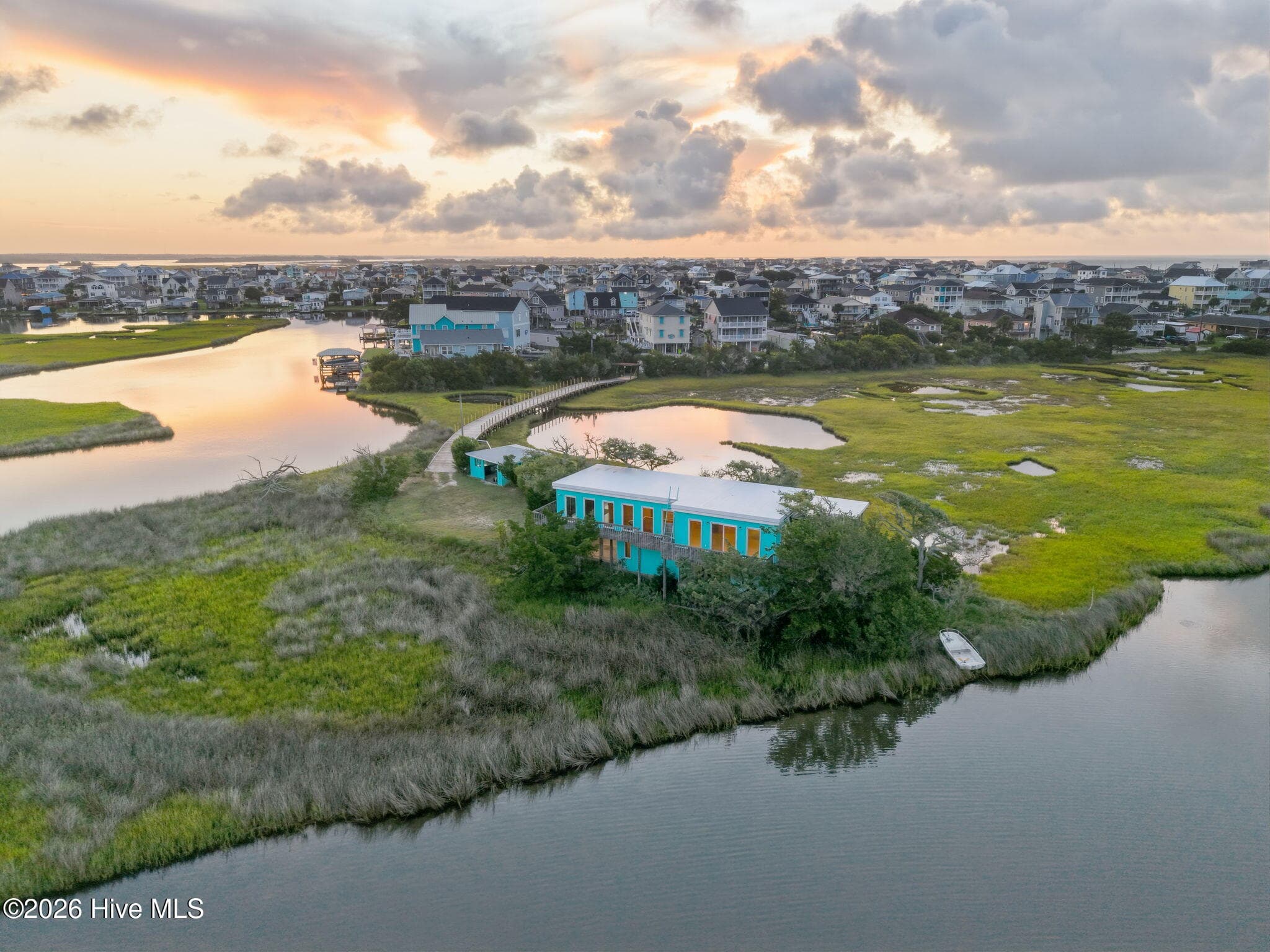 Exterior of 957 Broadway Street, Surf City, NC 28445