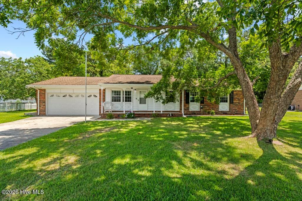 Front of 604 Oakwood Avenue, Jacksonville, NC 28546