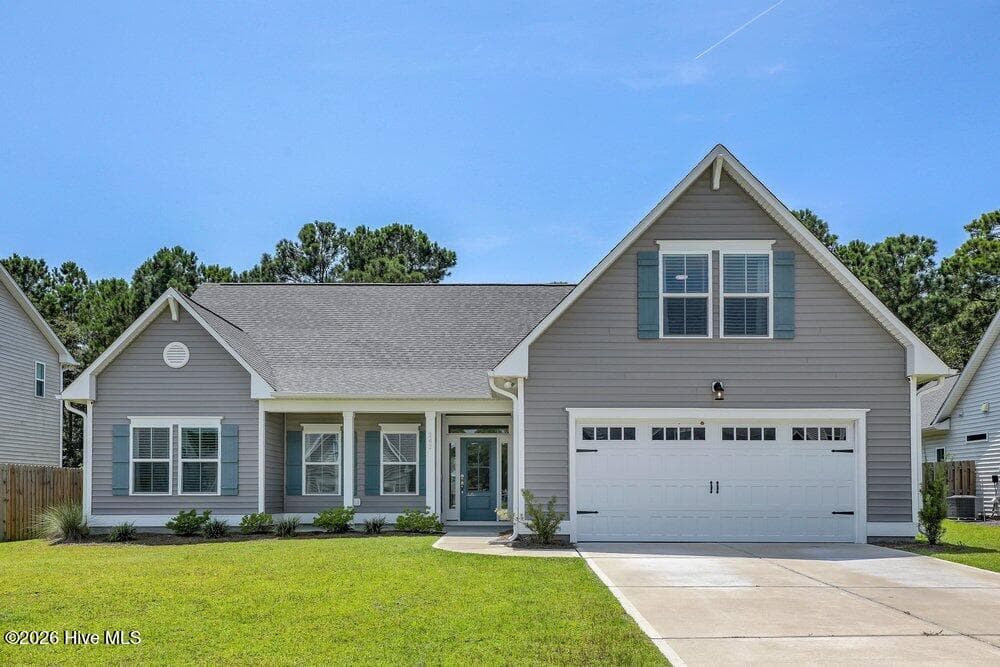 Front of 262 W Weatherbee Way, Hampstead, NC 28443