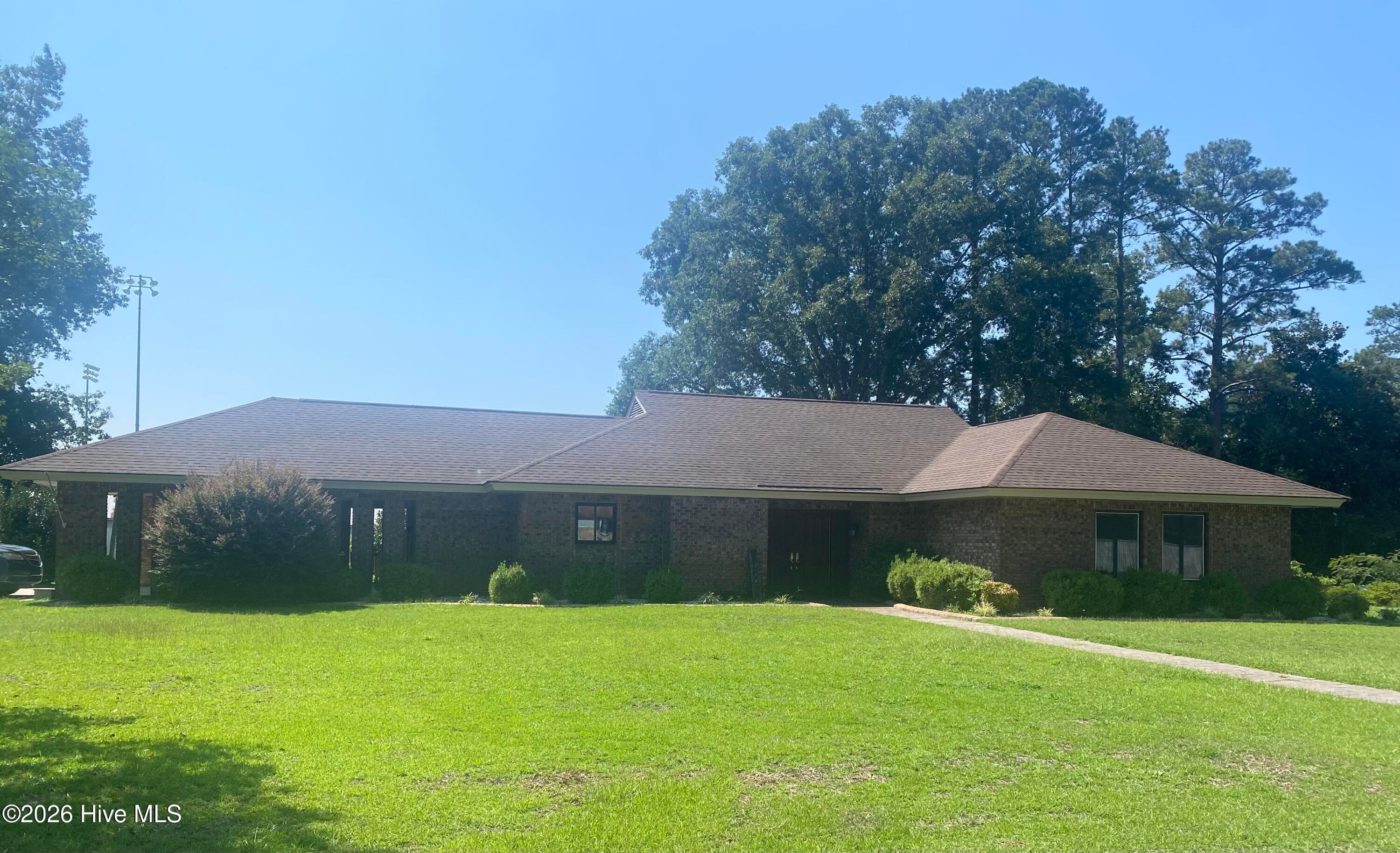 Front of 616 E Murphy Street, Wallace, NC 28466