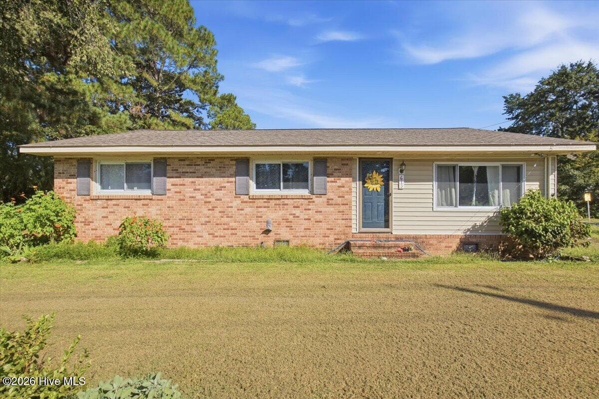 Front of 613 E Chelly Street, Warsaw, NC 28398