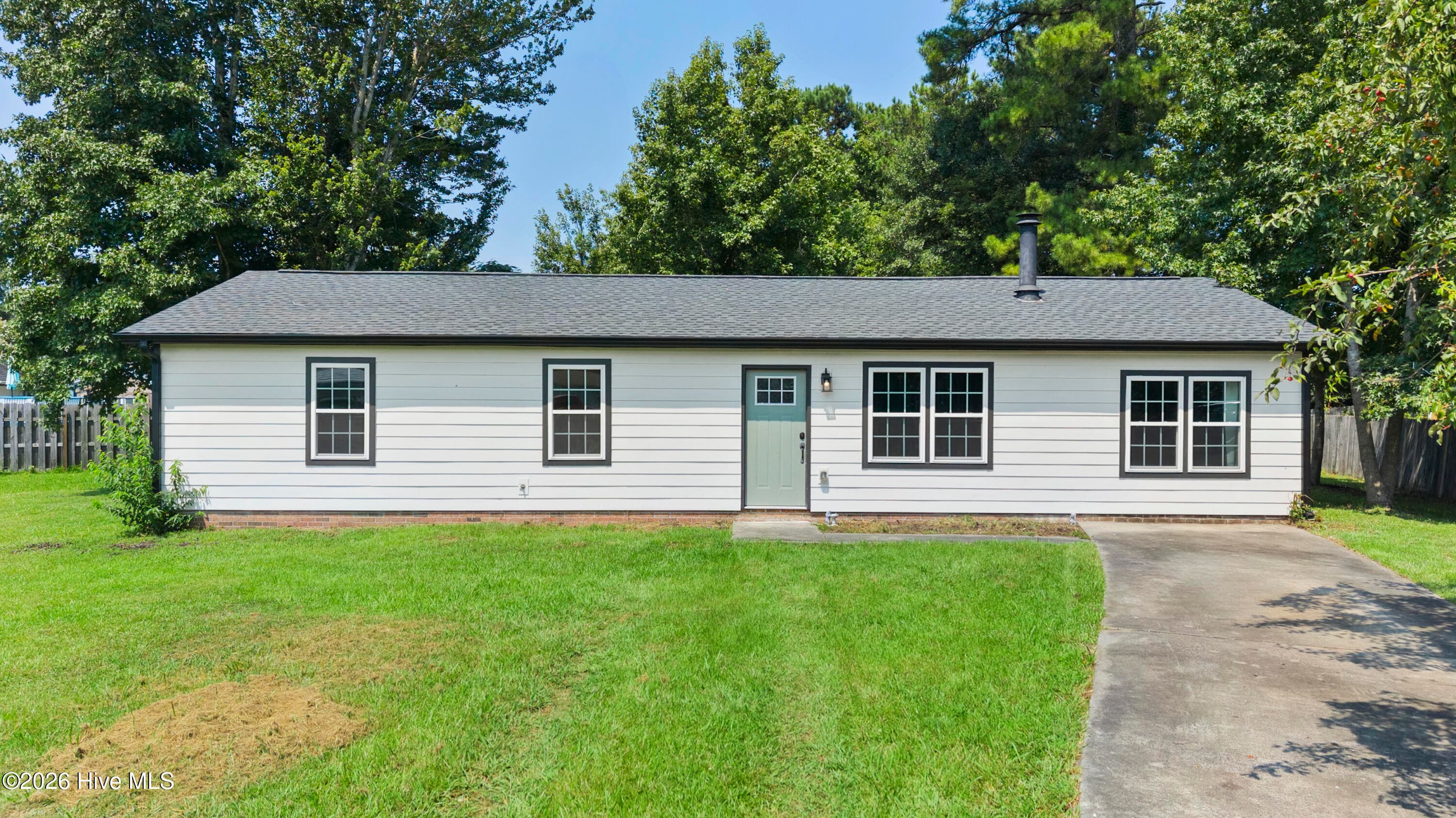 Front of 111 Pirates Lane, Havelock, NC 28532