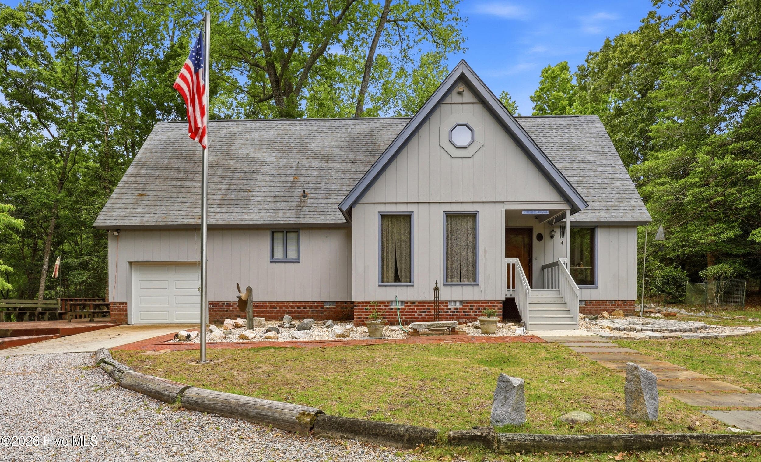 Exterior of 423 E Creekview Drive, Hampstead, NC 28443