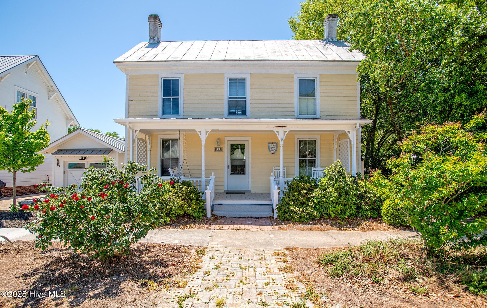 Front of 212 Broad Street, Beaufort, NC 28516