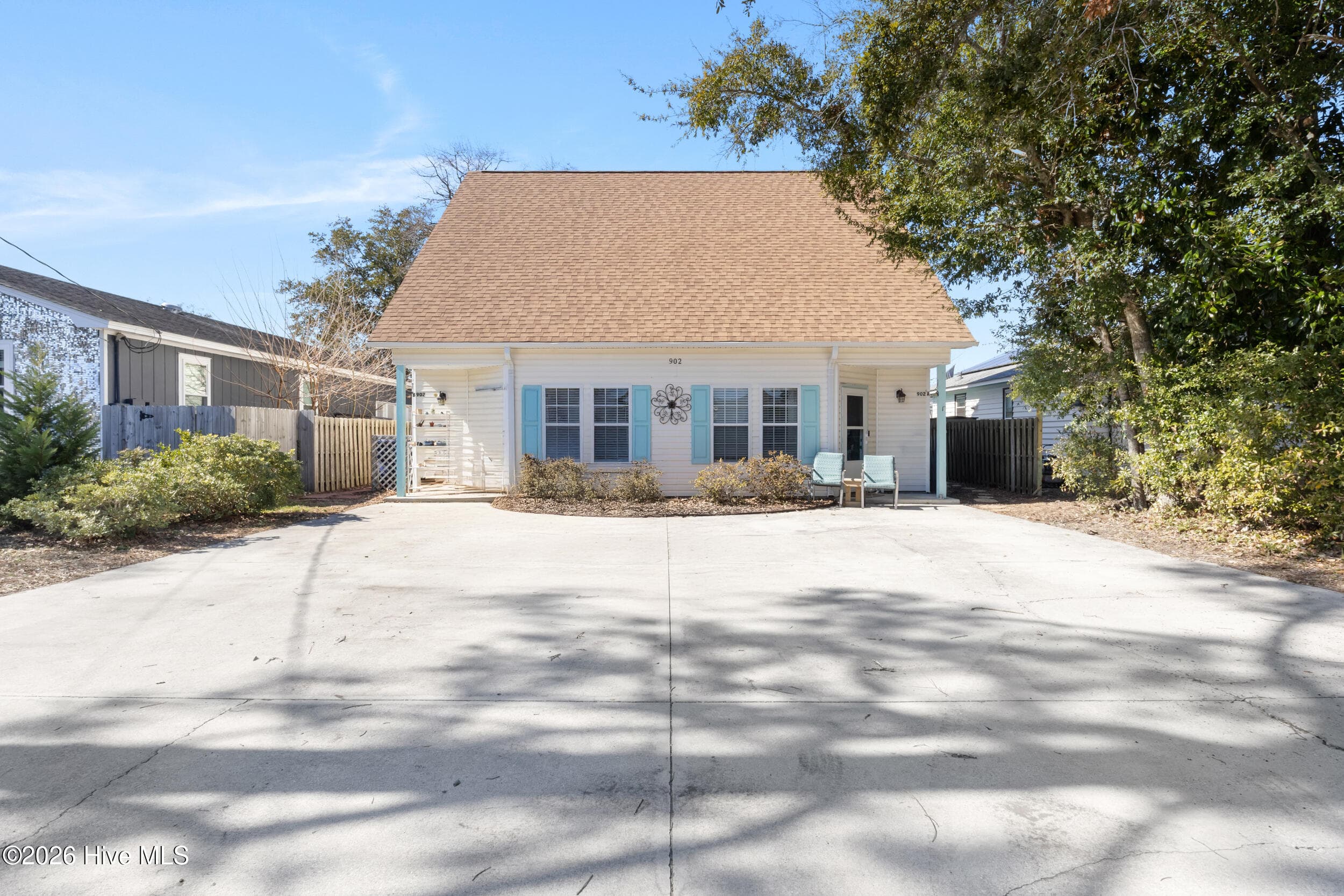 Front of 902 Fifth Street S, Carolina Beach, NC 28428