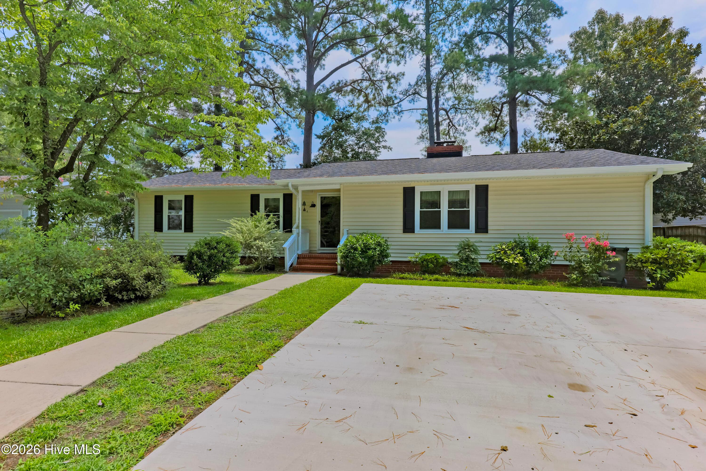 Front of 614 Forest Lane, Wallace, NC 28466