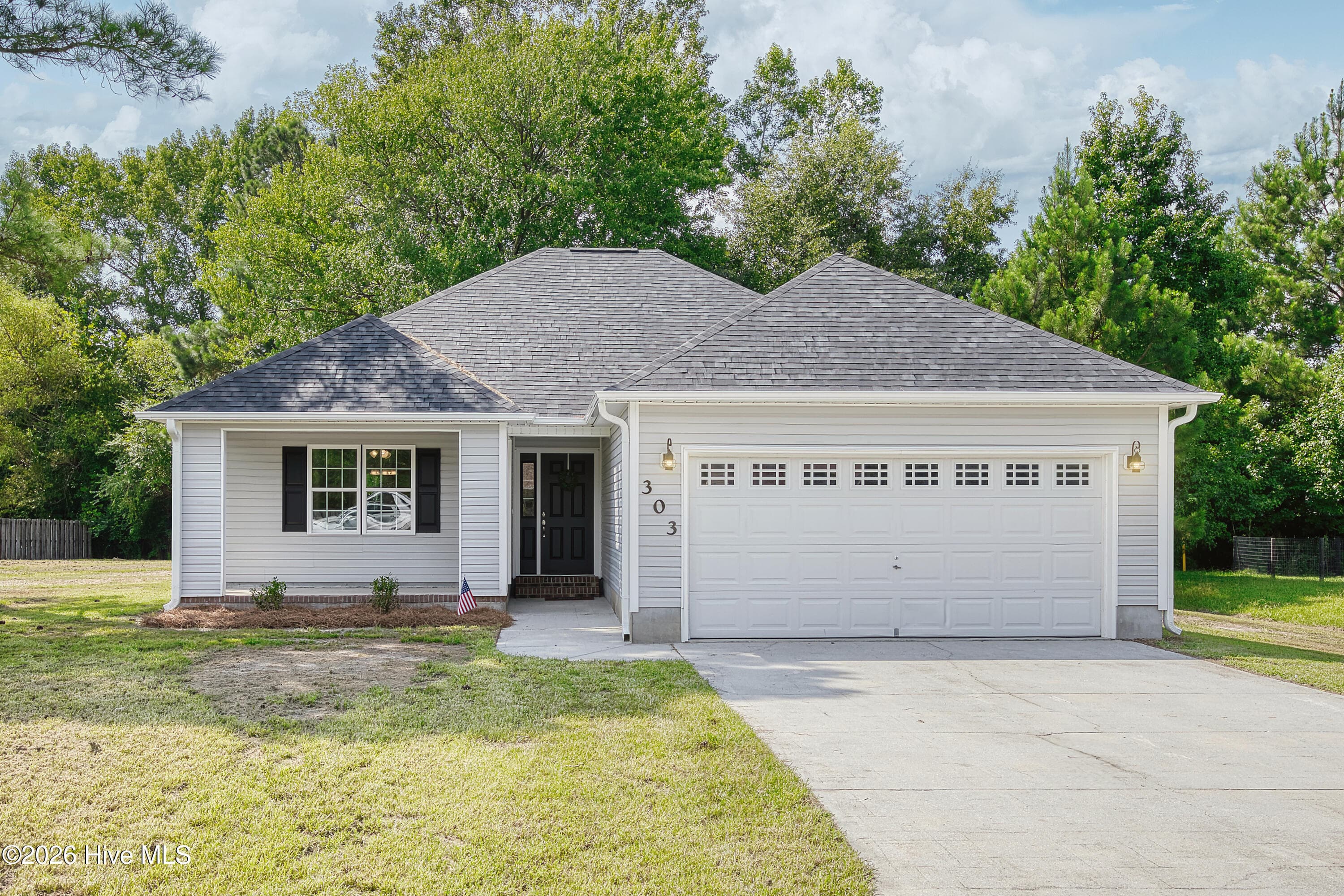 Front of 303 Big Tree Lane, Chinquapin, NC 28521