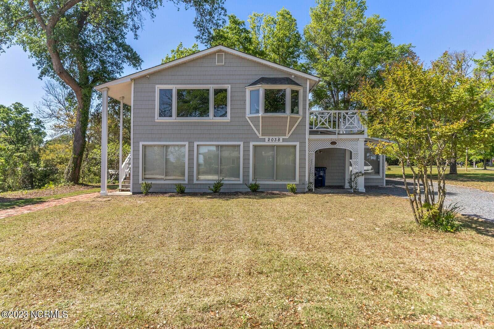 Front of 1910 Sneeden Drive, Wilmington, NC 28411
