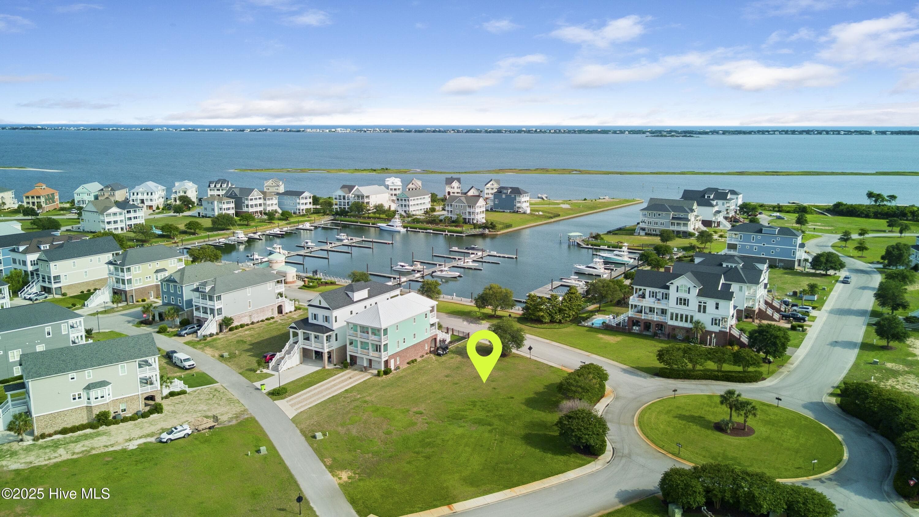 Front of 818 Cannonsgate Drive, Newport, NC 28570