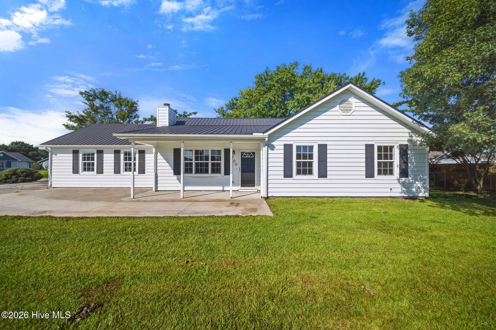 Front of 700 Covington Court, Hubert, NC 28539