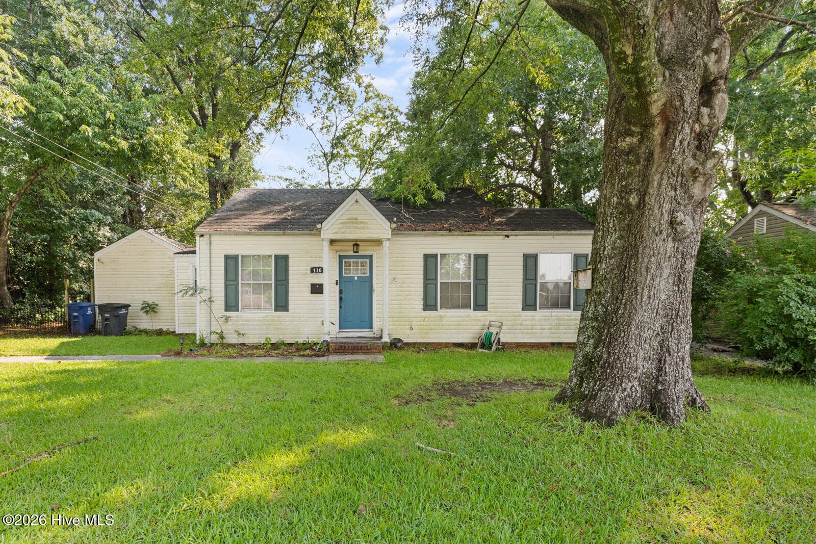 Front of 110 Queens Road, Jacksonville, NC 28540