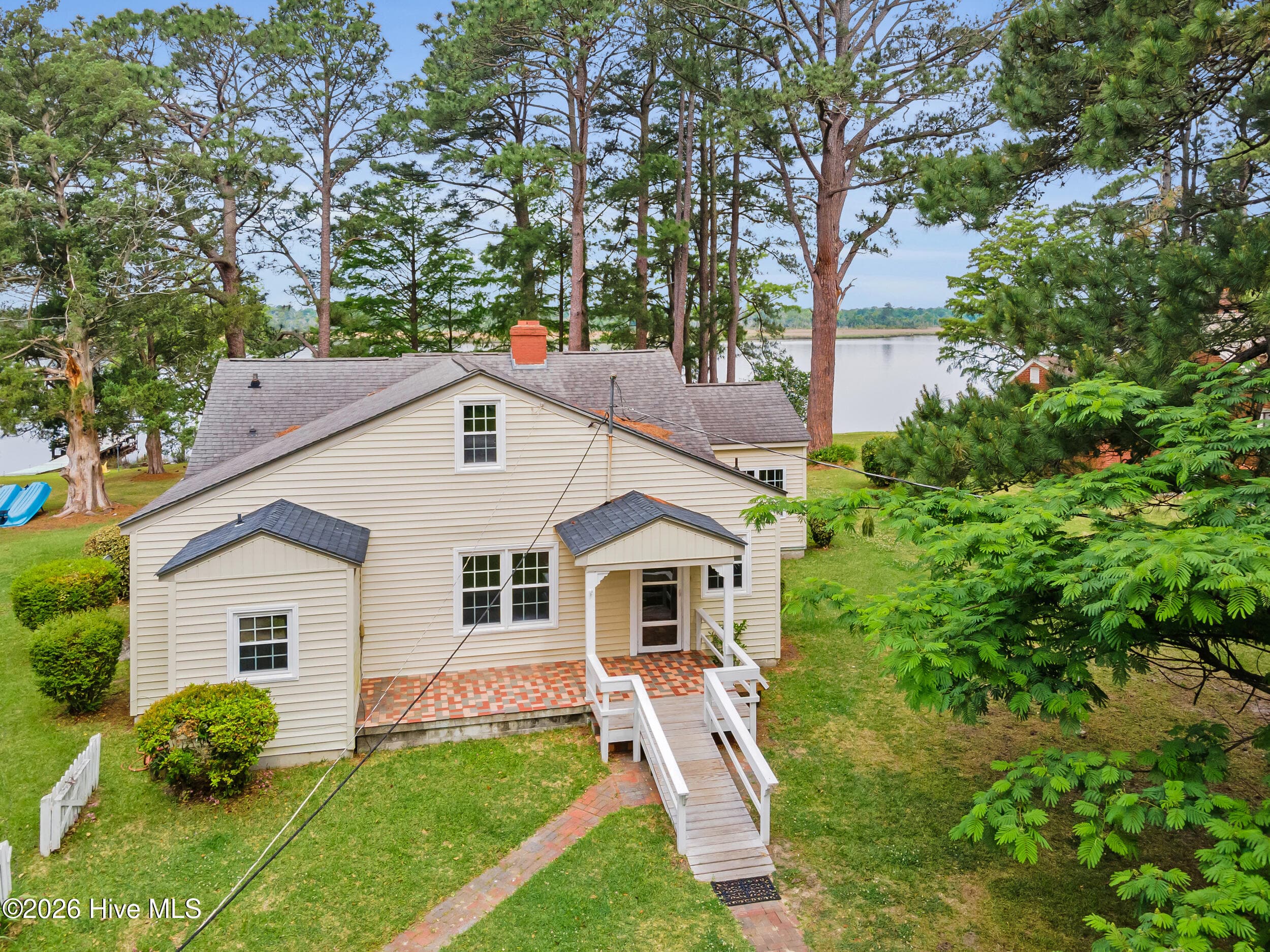 Front of 402 Madam Moores Lane, New Bern, NC 28562
