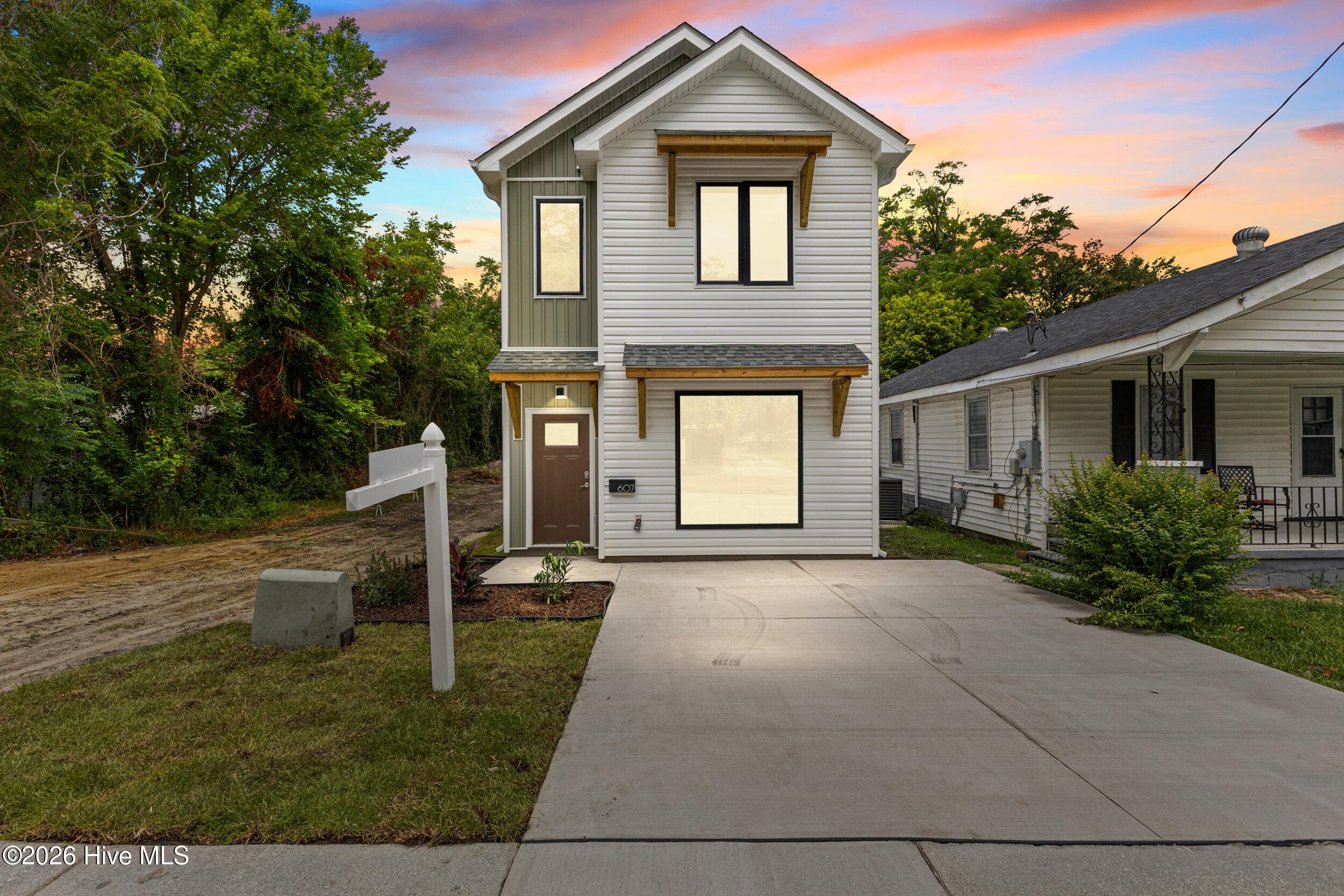 Front of 607 Marstellar Street, Wilmington, NC 28401