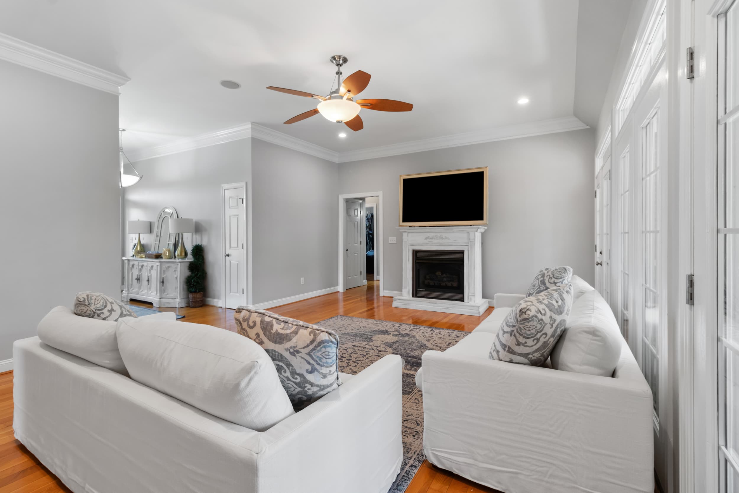 Which Companies Offer Virtual Home Staging Services for Sellers?